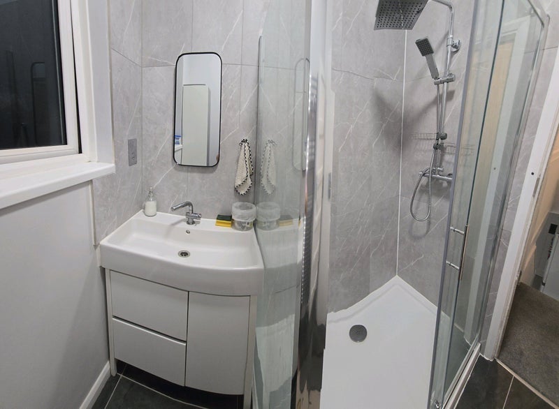 Room Downe Road in Greater London