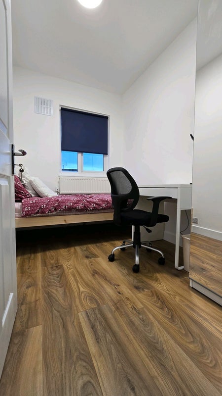 Room Downe Road in Greater London