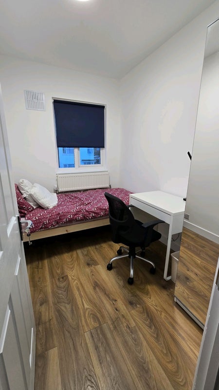 Room Downe Road in Greater London