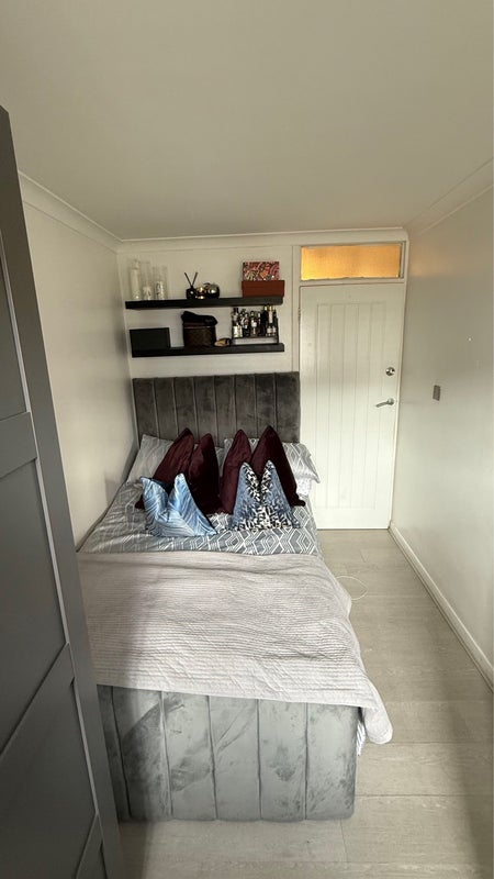 Room Alverston Gardens in Greater London