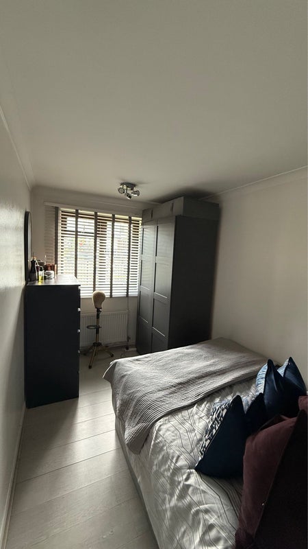 Room Alverston Gardens in Greater London