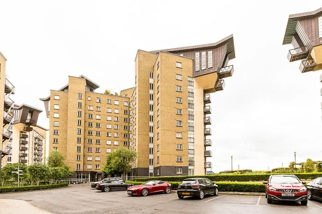Flat Westferry Road in Greater London