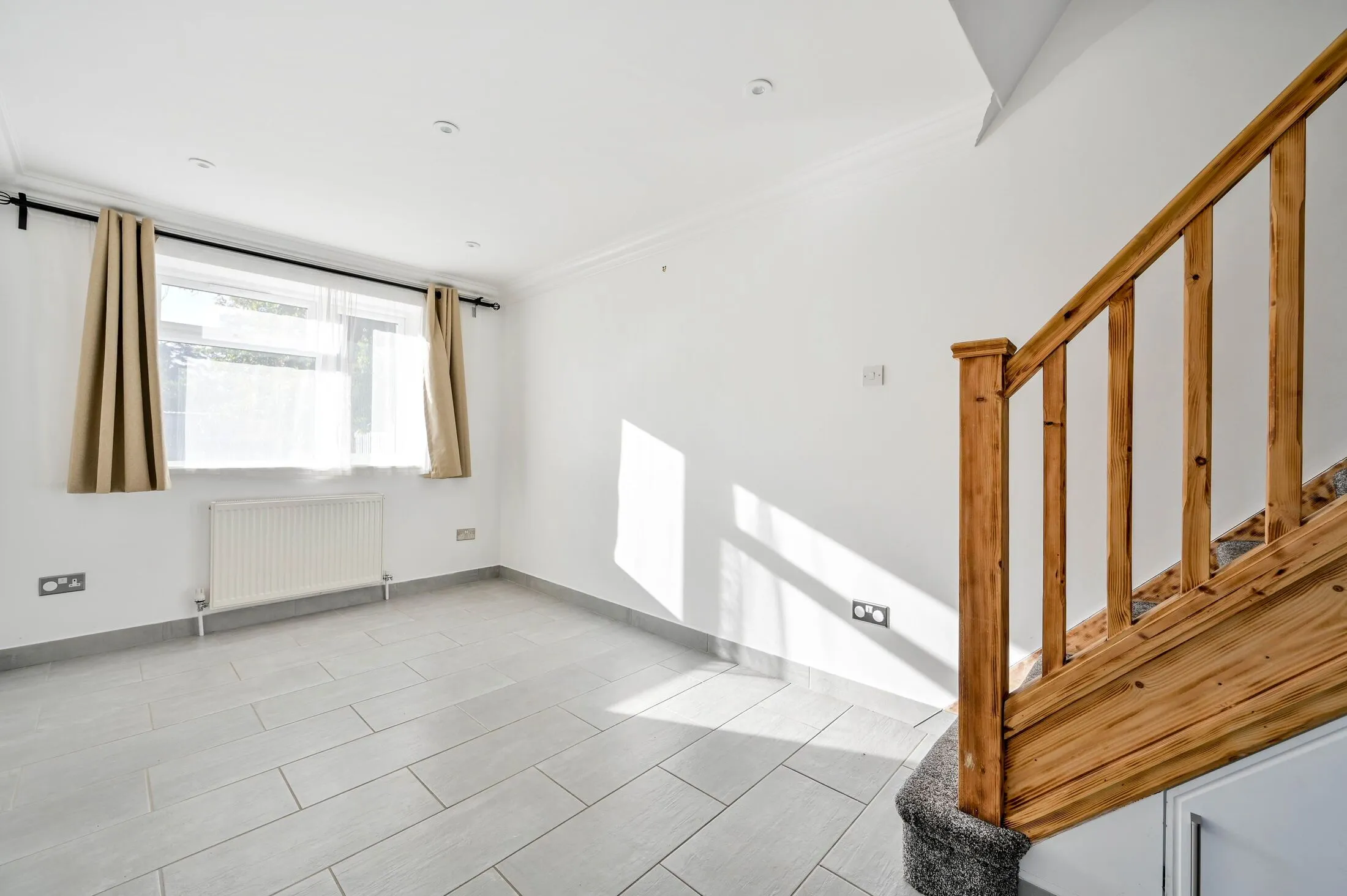 Flat Mayfield Close in Borough of Runnymede