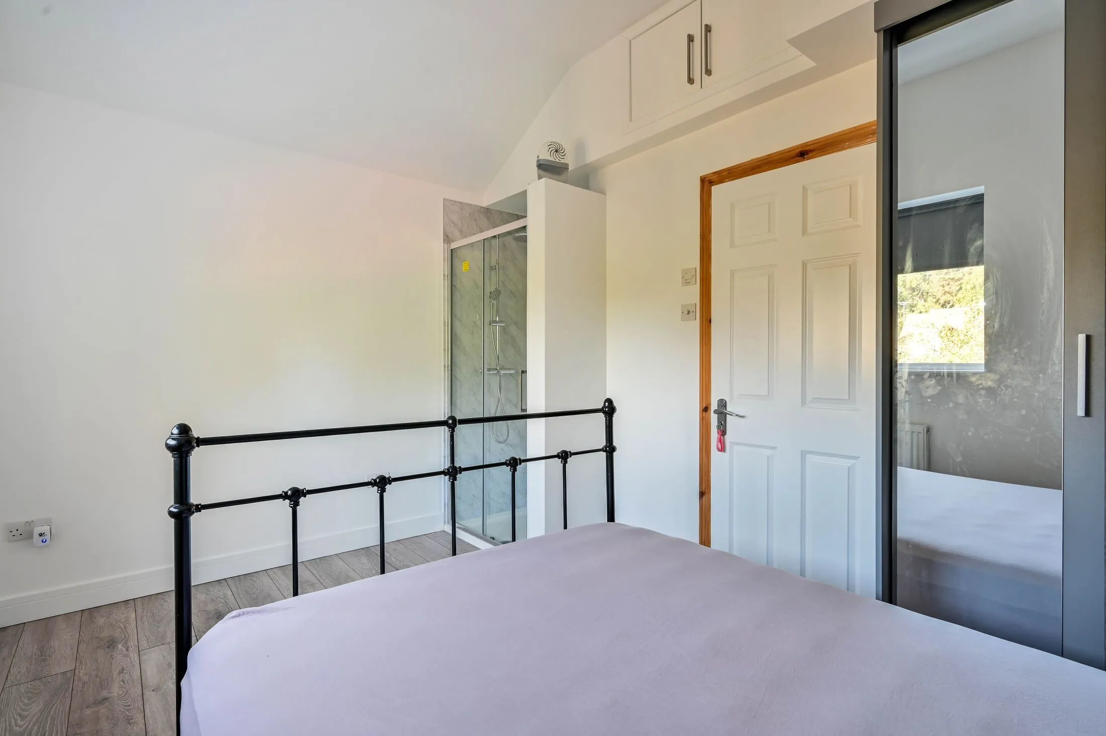 Flat Mayfield Close in Borough of Runnymede