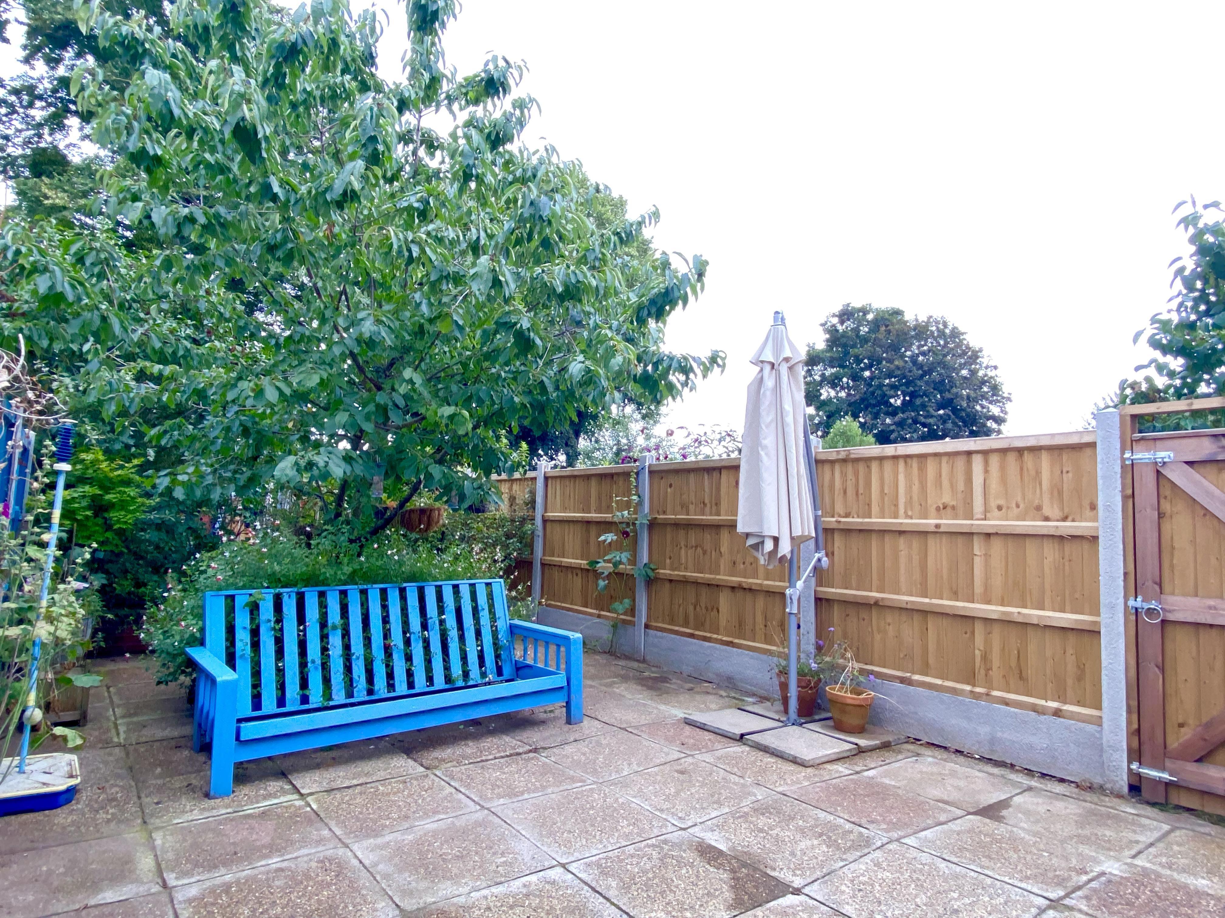 Flat Roundwood Road in Ipswich