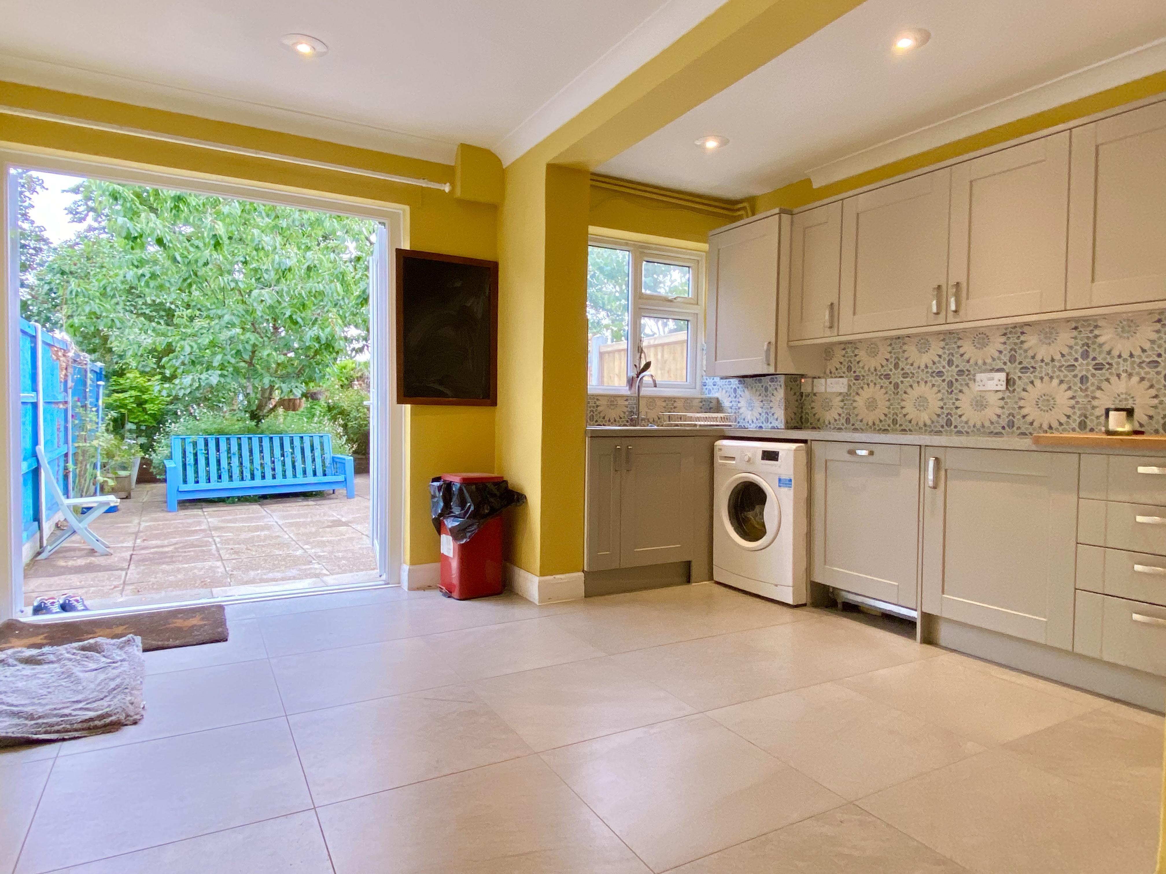Flat Roundwood Road in Ipswich