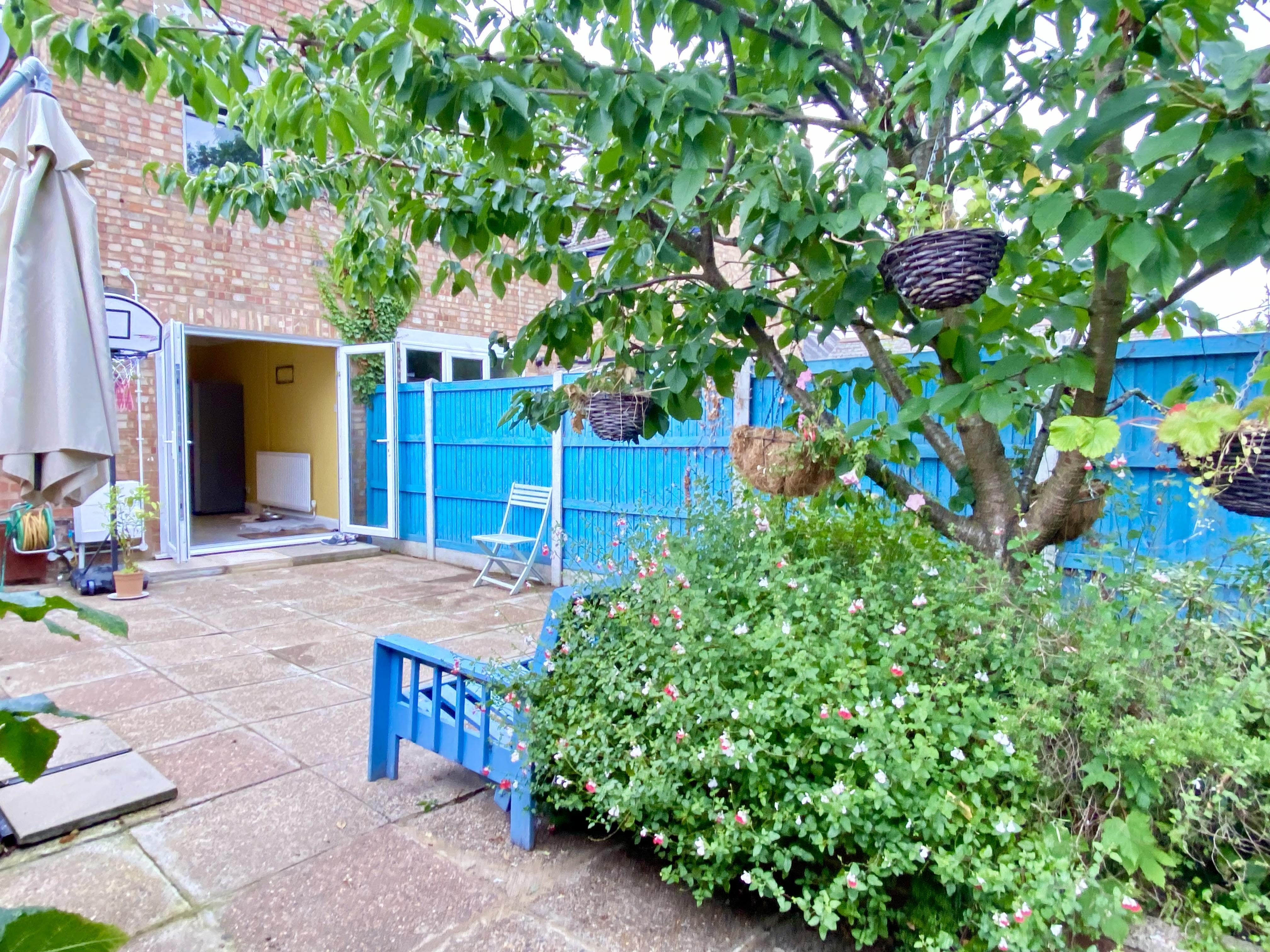 Flat Roundwood Road in Ipswich