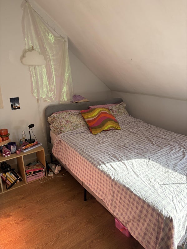 Room Ferme Park Road in Greater London