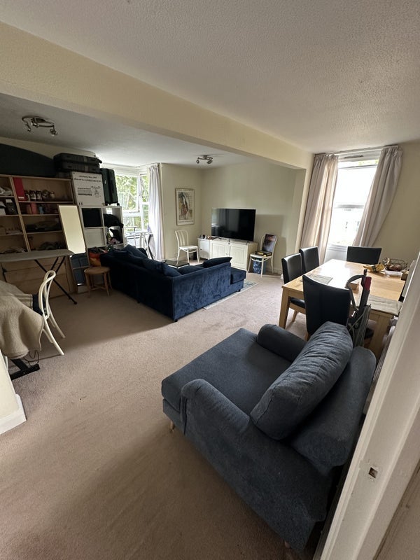 Room Grant Road in Greater London