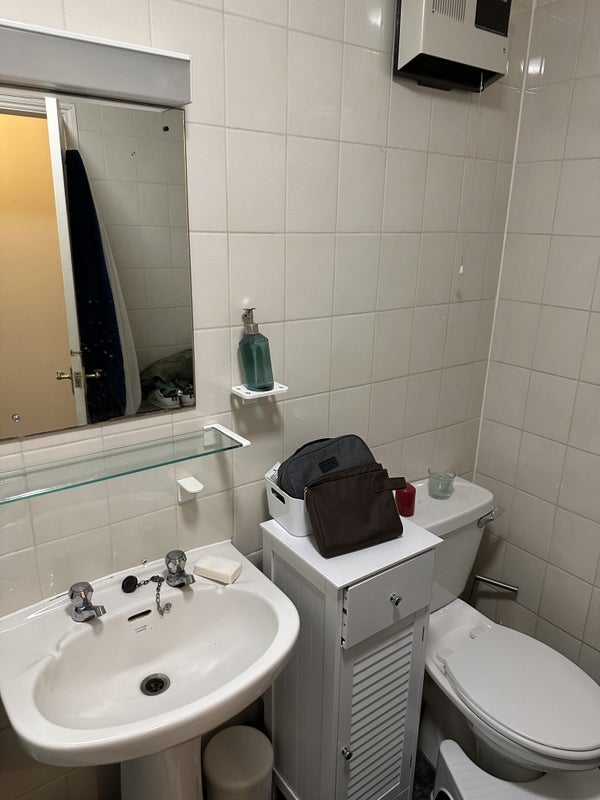 Room Grant Road in Greater London