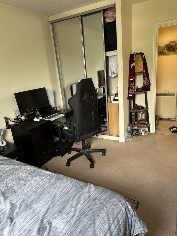 Room Grant Road in Greater London