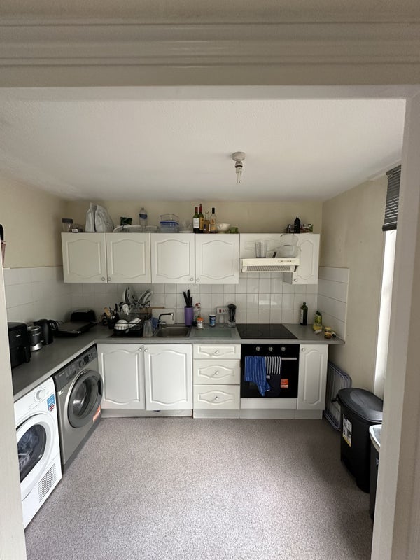 Room Grant Road in Greater London