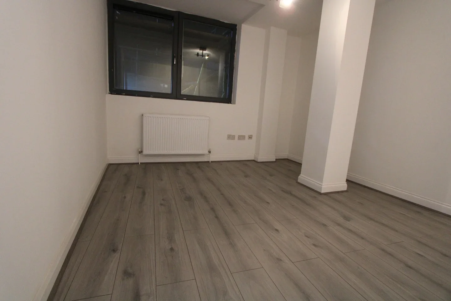 Flat Mitcham Road in Greater London