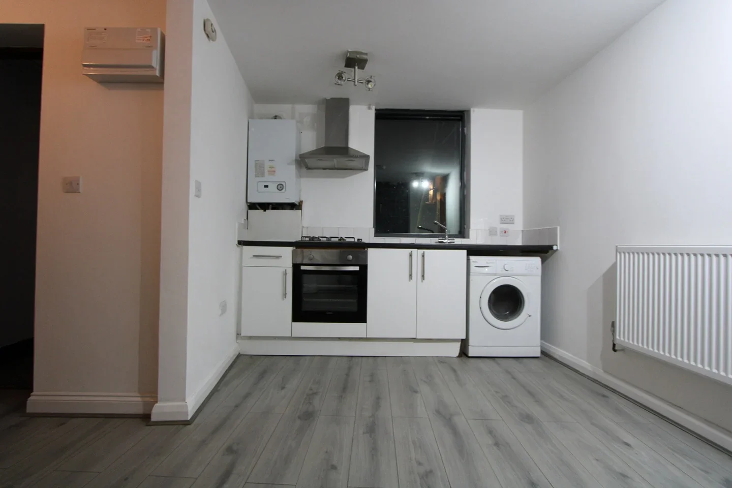 Flat Mitcham Road in Greater London