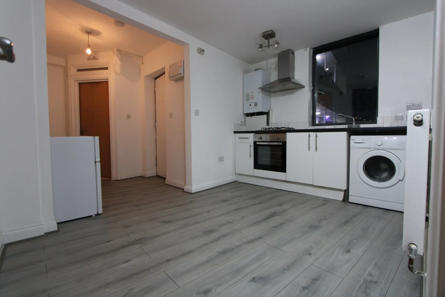 Flat Mitcham Road in Greater London