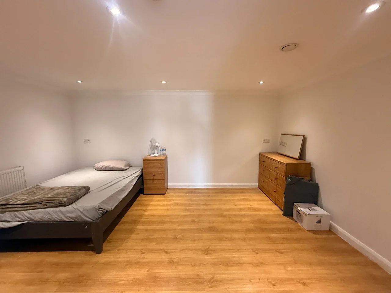 Flat Fermor Crescent in Luton