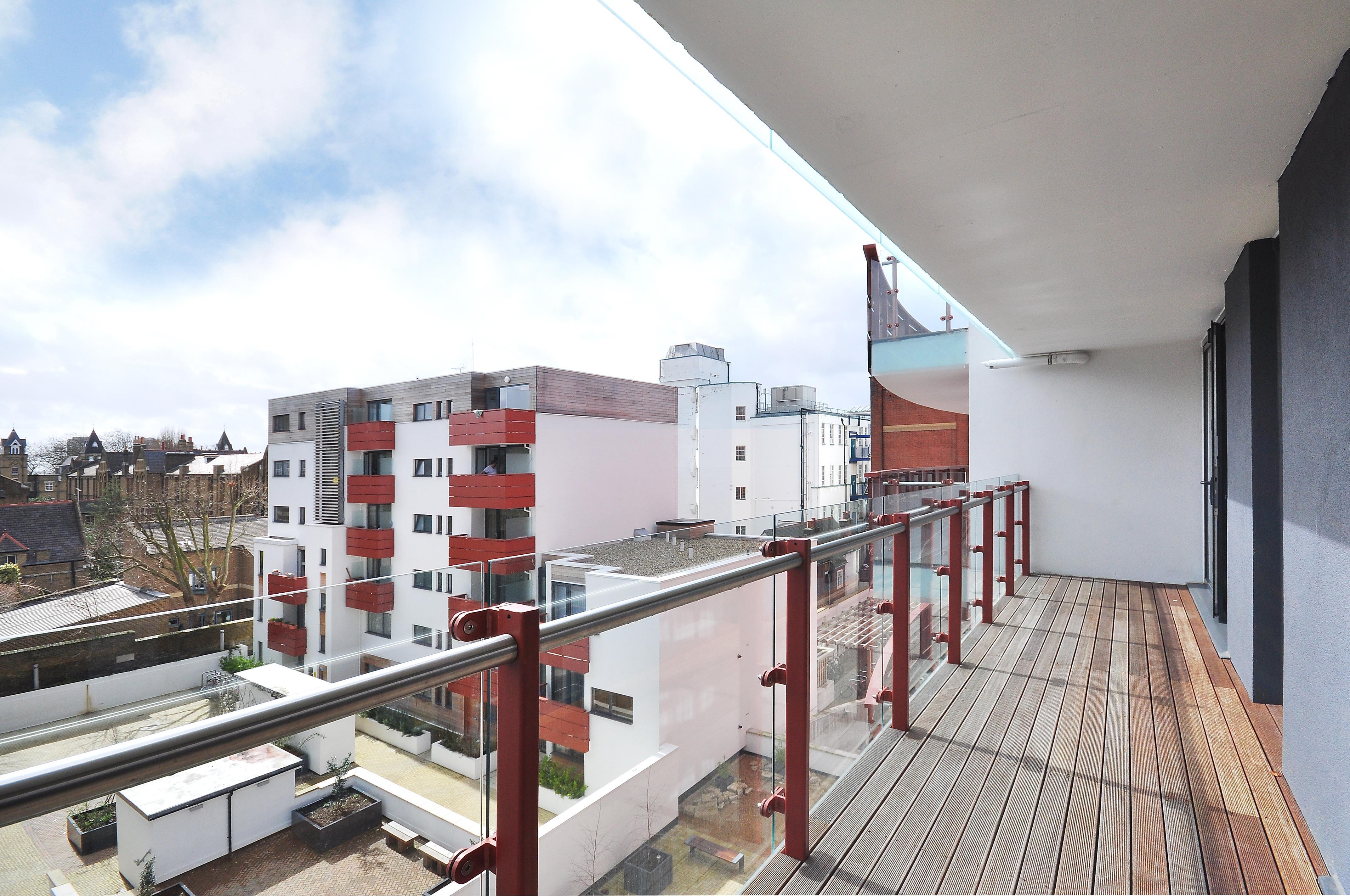 Flat Barlby Road in Greater London