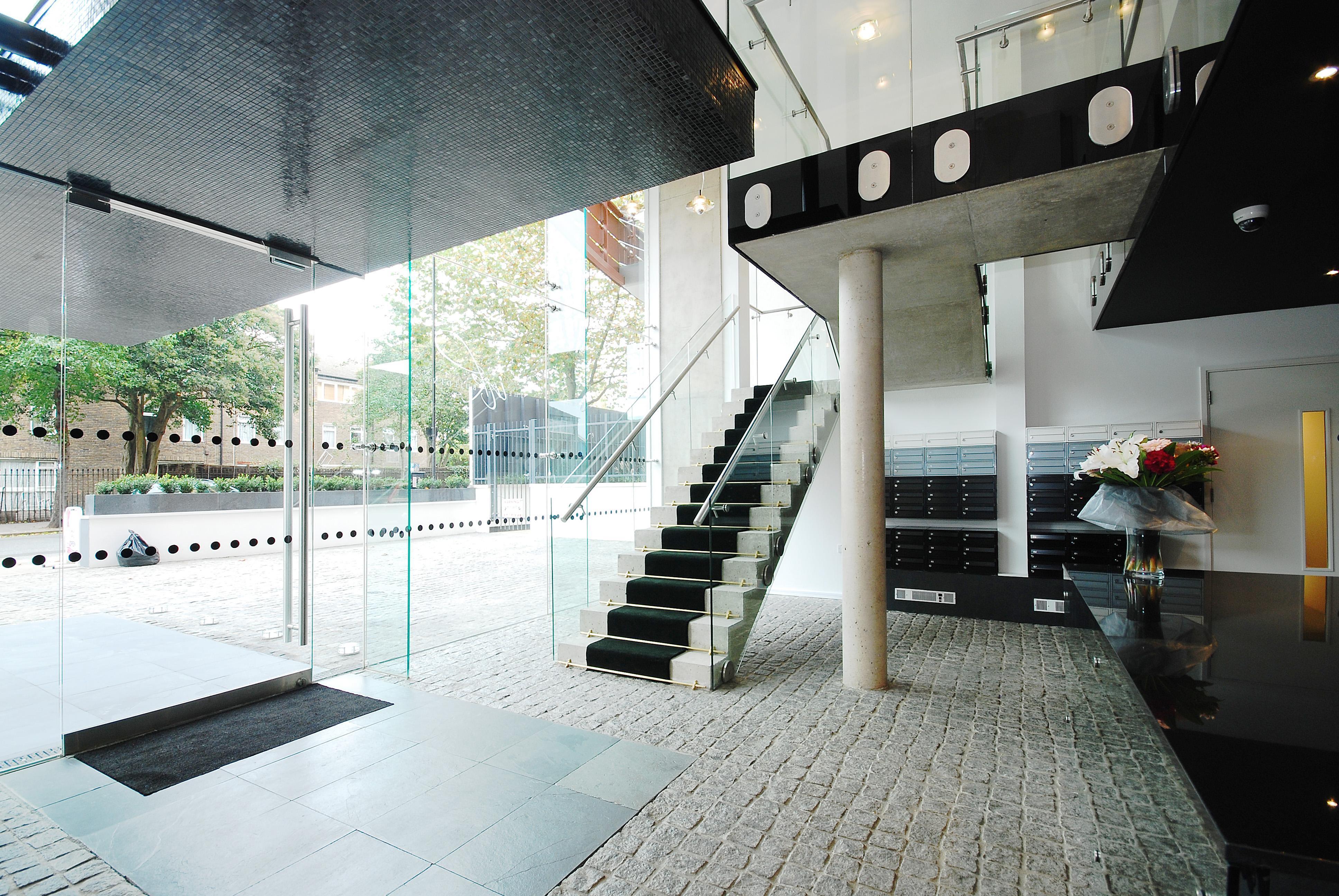 Flat Barlby Road in Greater London
