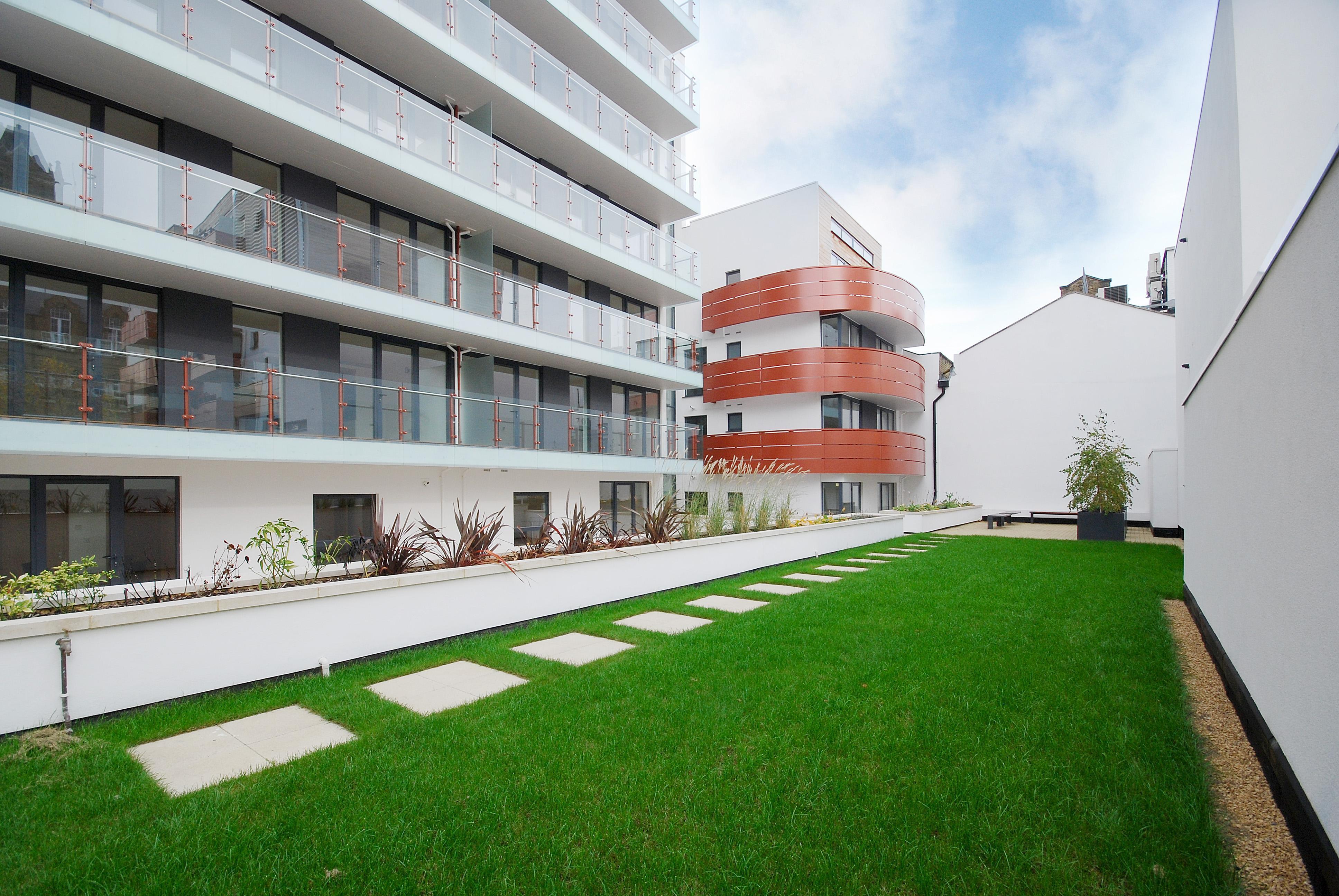 Flat Barlby Road in Greater London