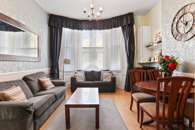 Flat Castletown Road in Greater London