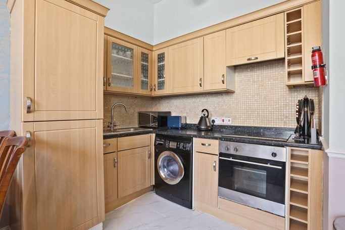 Flat Castletown Road in Greater London