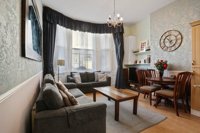 Flat Castletown Road in Greater London