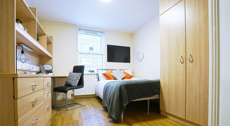 Flat Oxney Road in Manchester