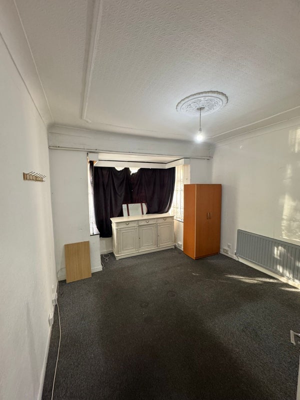 Room Adelaide Road in Greater London