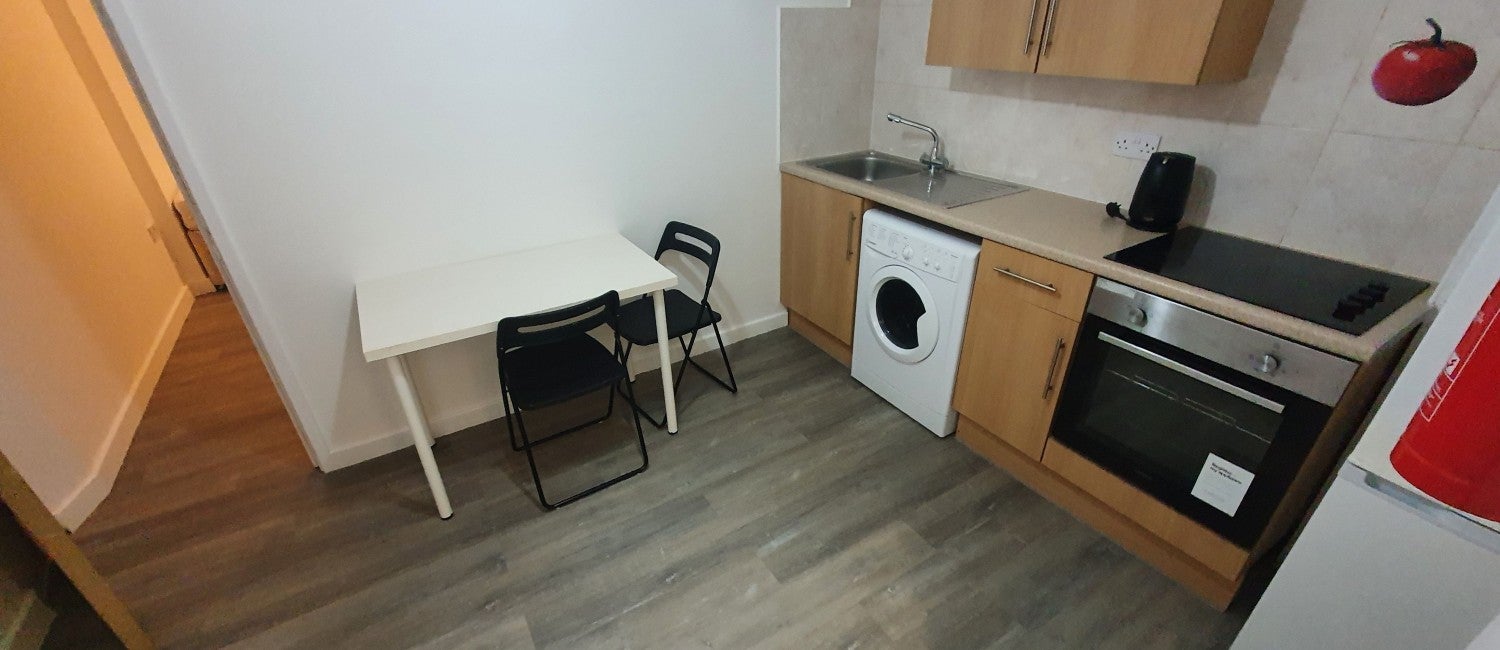 Flat West Luton Place in Cardiff