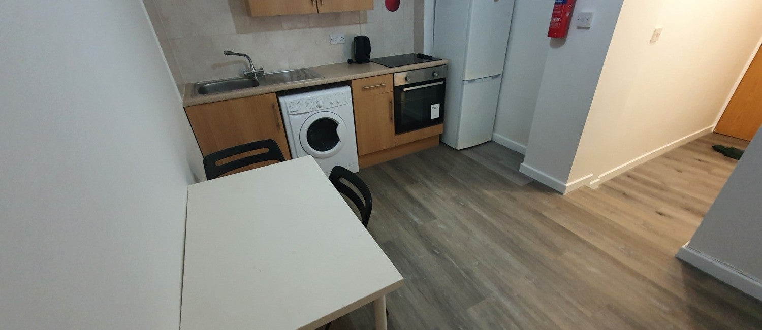 Flat West Luton Place in Cardiff