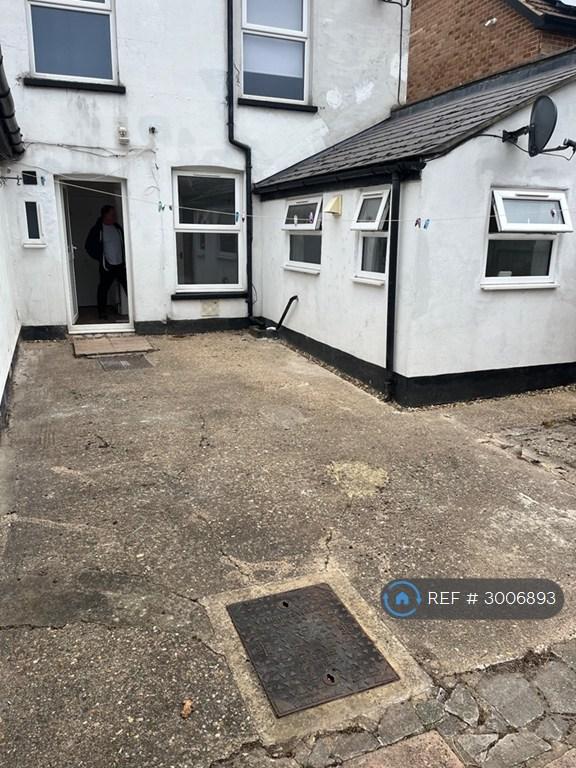 Flat Willowside in St Albans