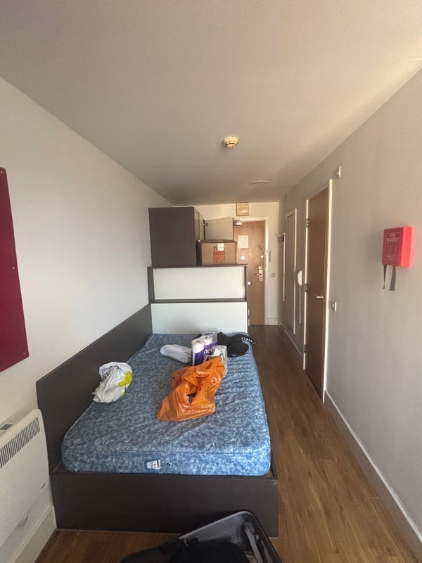 Flat Hawley Crescent in Greater London