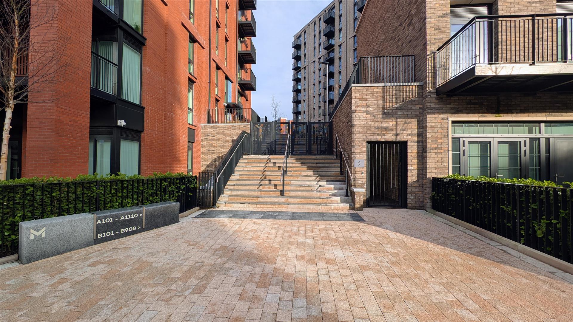 Flat Middlewood in Brandon and Byshottles