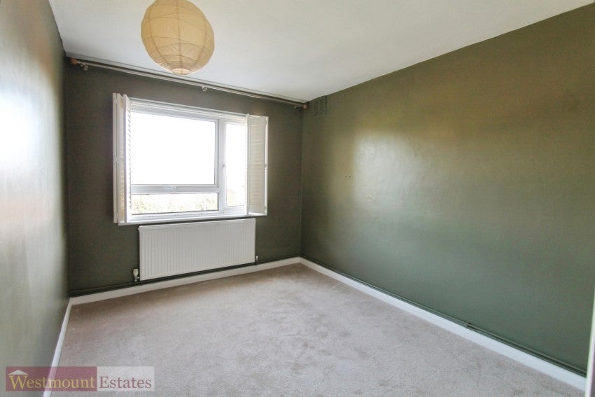 Flat Elderslie Road in Greater London