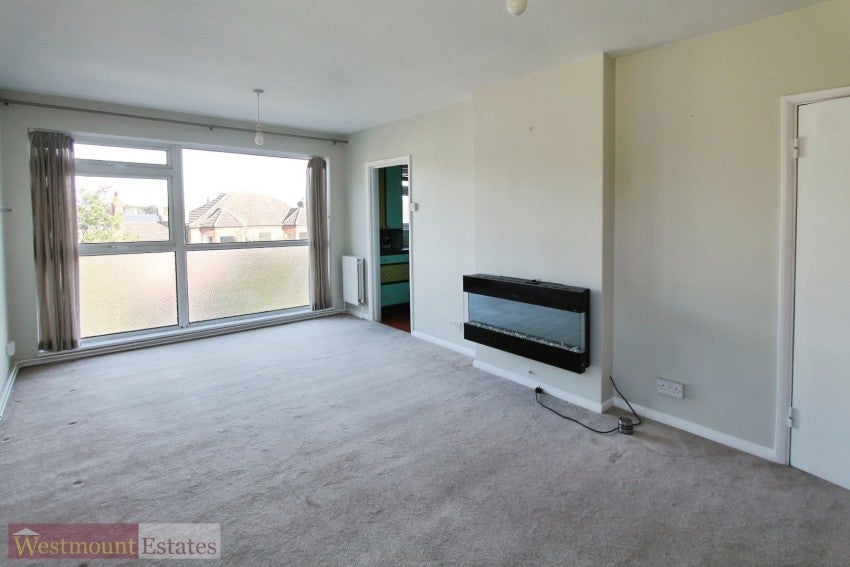 Flat Elderslie Road in Greater London