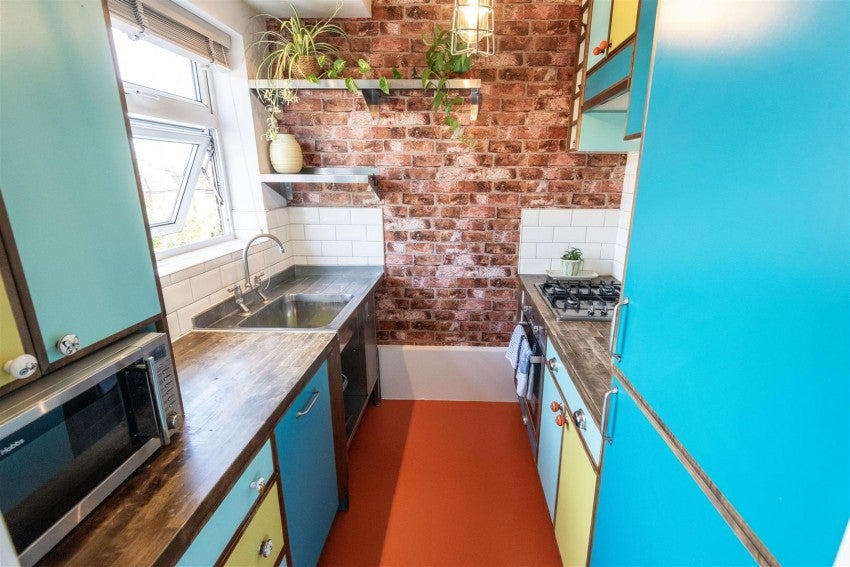 Flat Elderslie Road in Greater London
