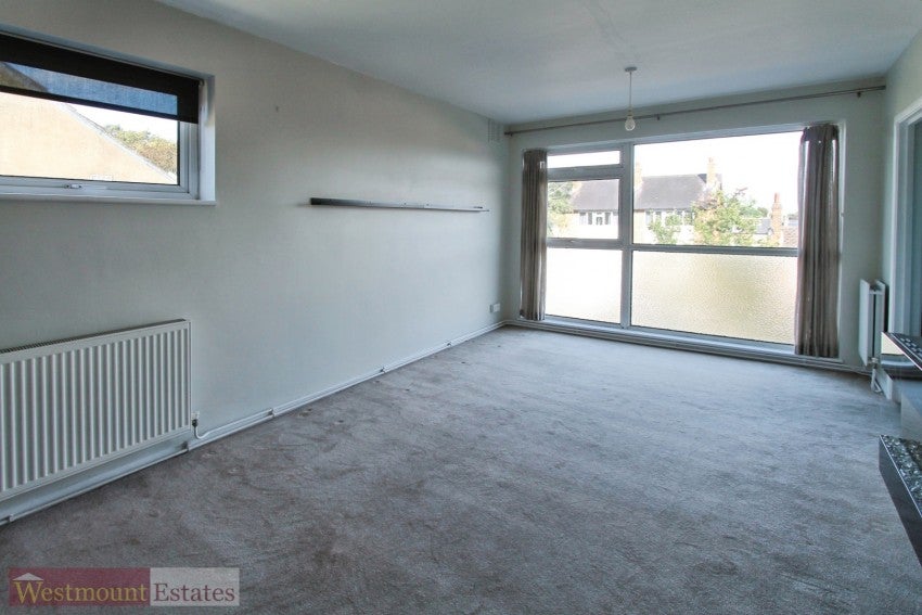 Flat Elderslie Road in Greater London