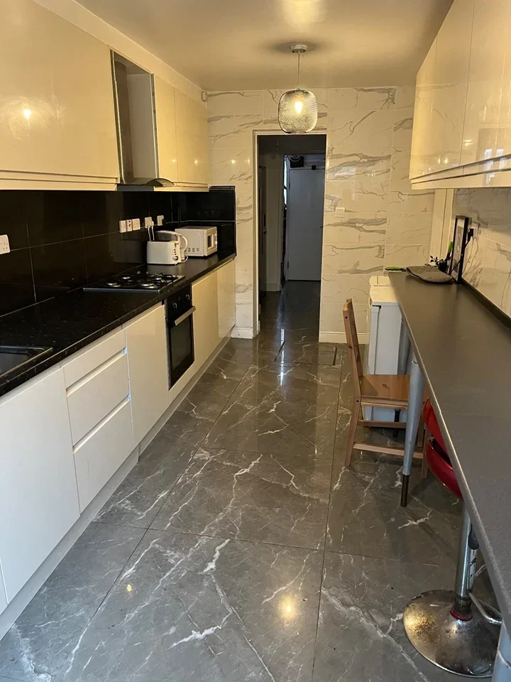 Room Cavendish Road in Greater London