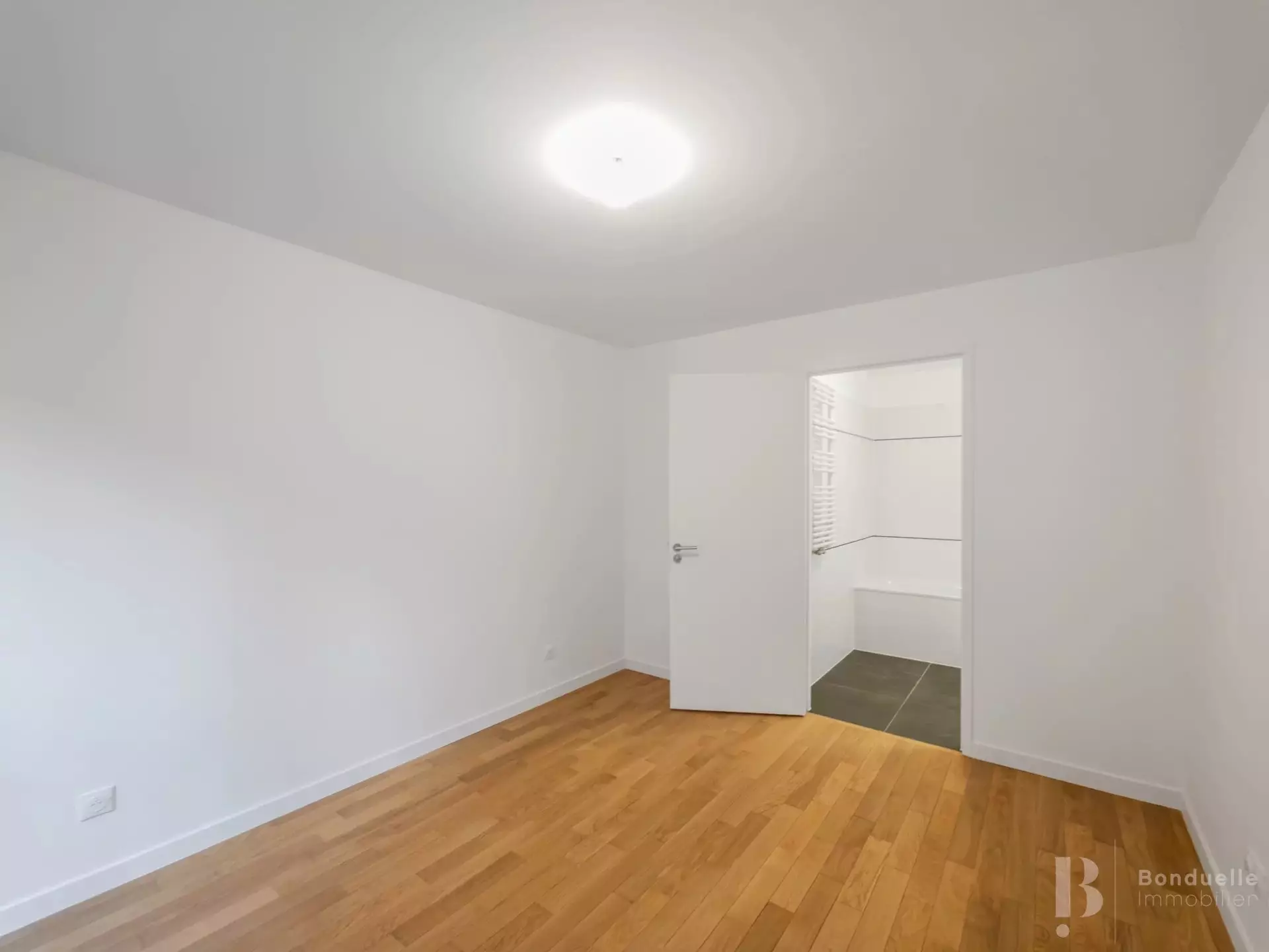 Flat Rue Paul Bert in Courbevoie