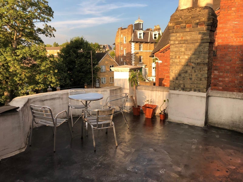 Room Manor Road in Greater London