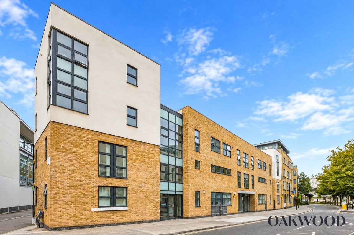 Flat Reading Lane in Greater London