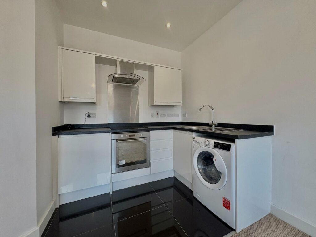 Flat Knoll Road in Surrey Heath