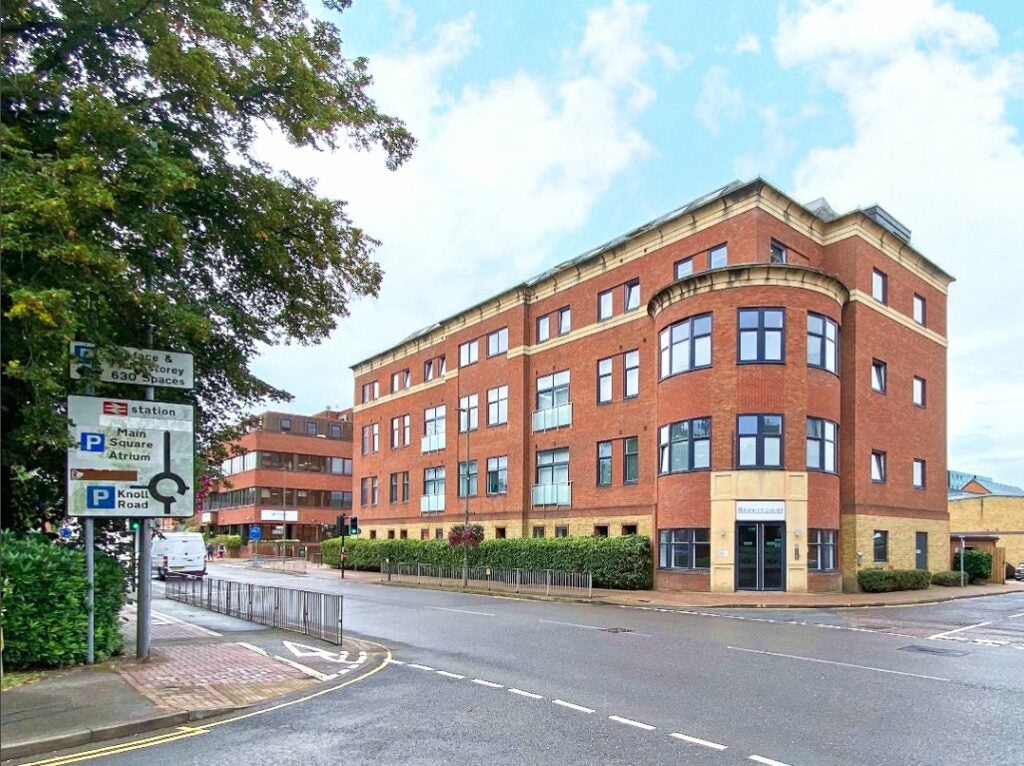 Flat Knoll Road in Surrey Heath