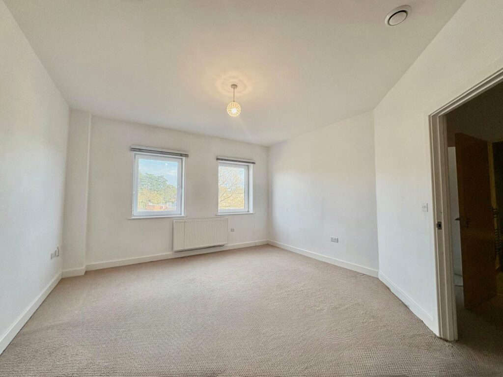 Flat Knoll Road in Surrey Heath