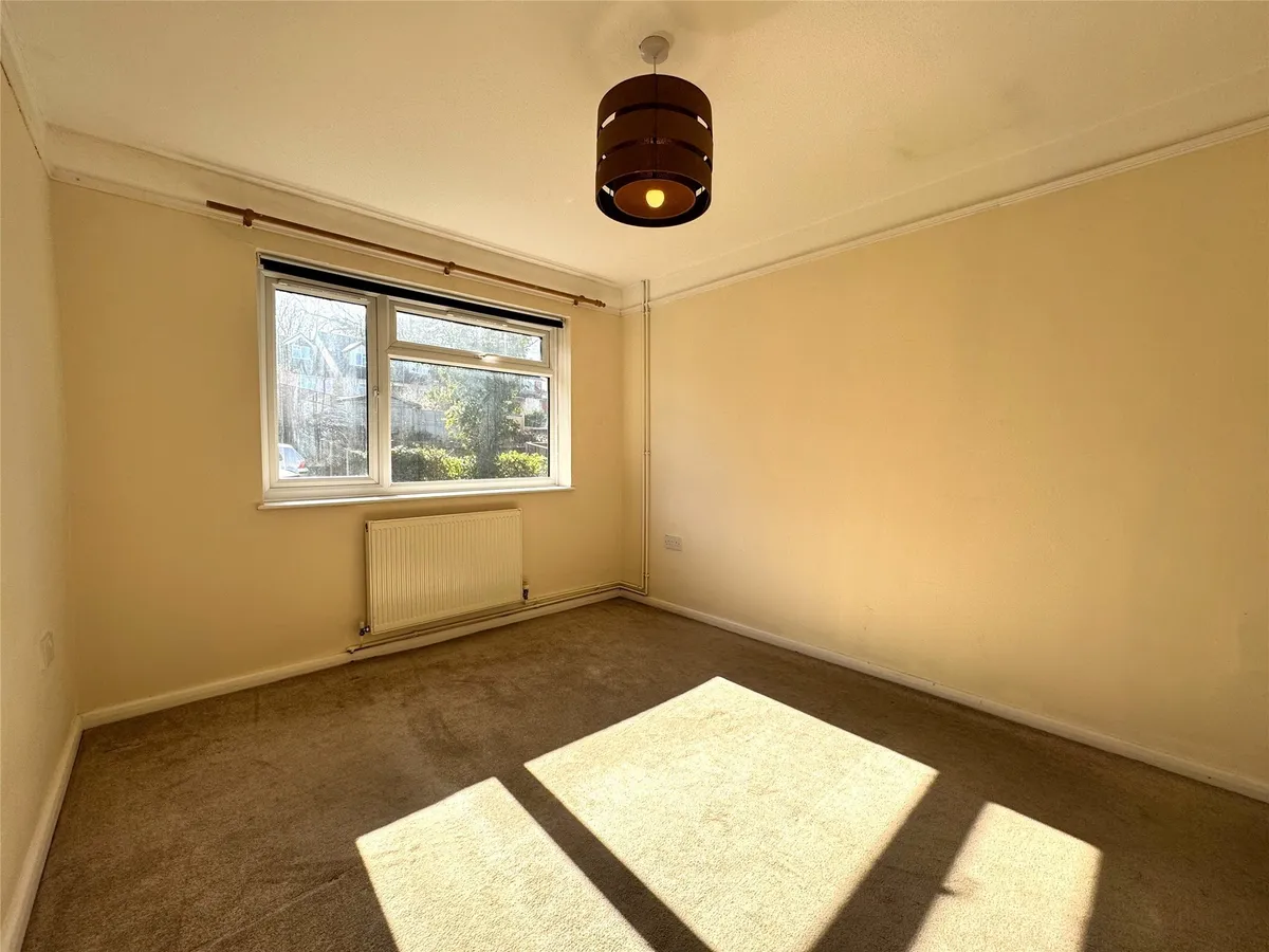 Flat Holmesdale Road in Mole Valley