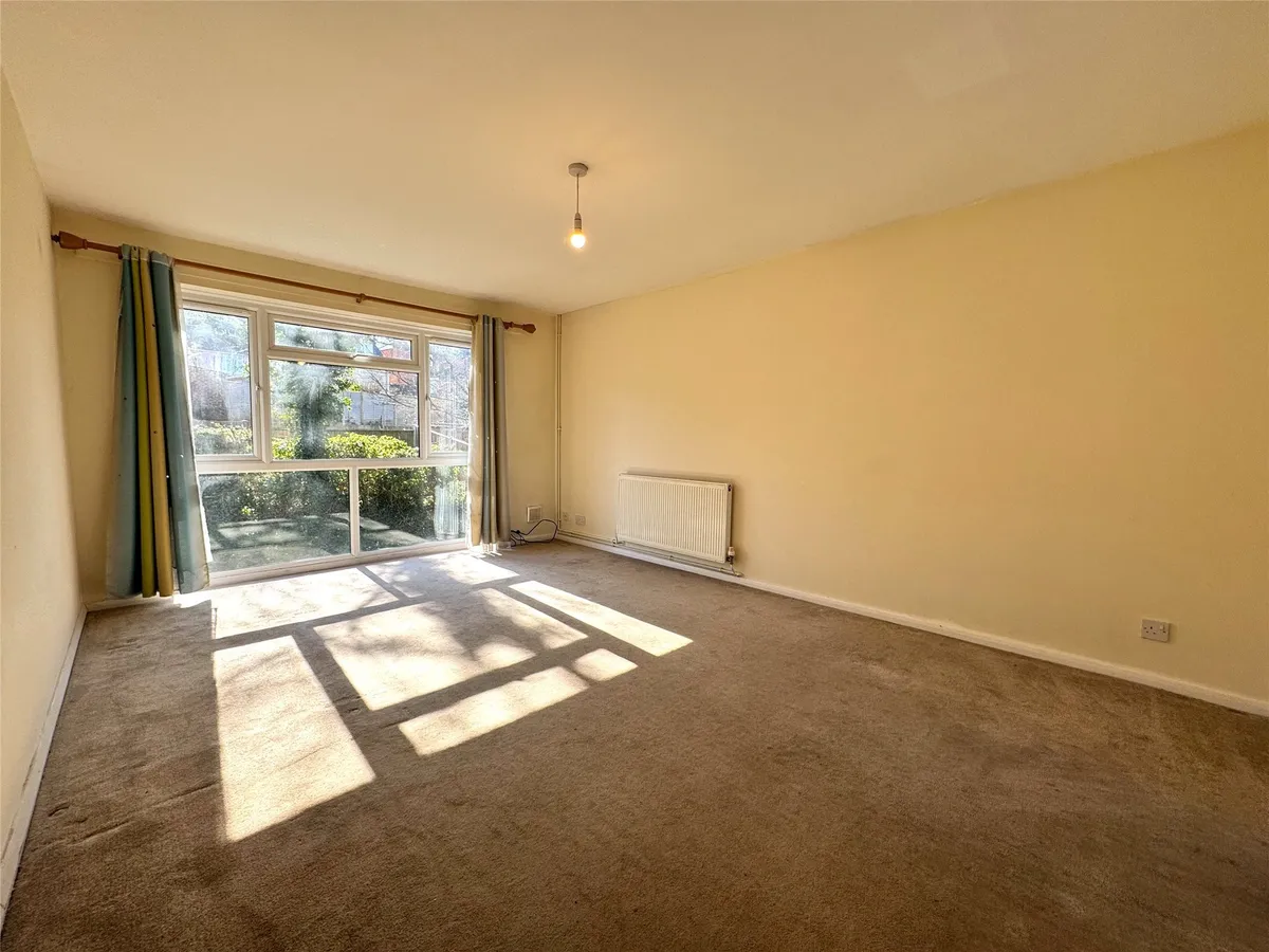 Flat Holmesdale Road in Mole Valley