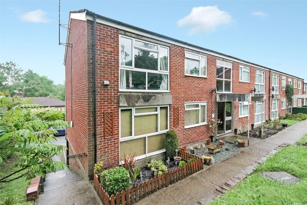 Flat Holmesdale Road in Mole Valley
