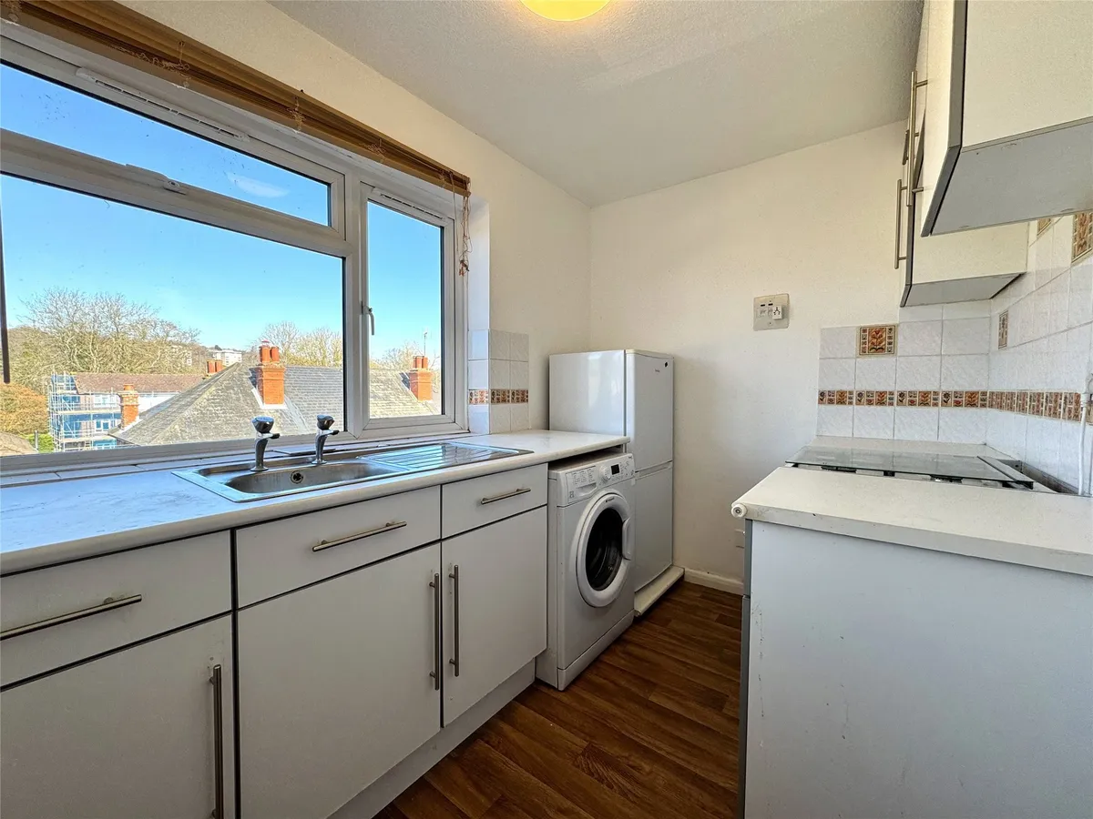 Flat Holmesdale Road in Mole Valley