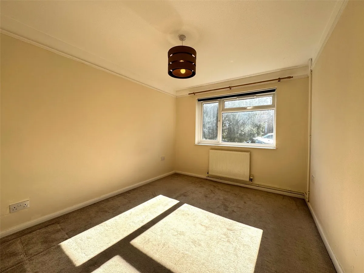 Flat Holmesdale Road in Mole Valley