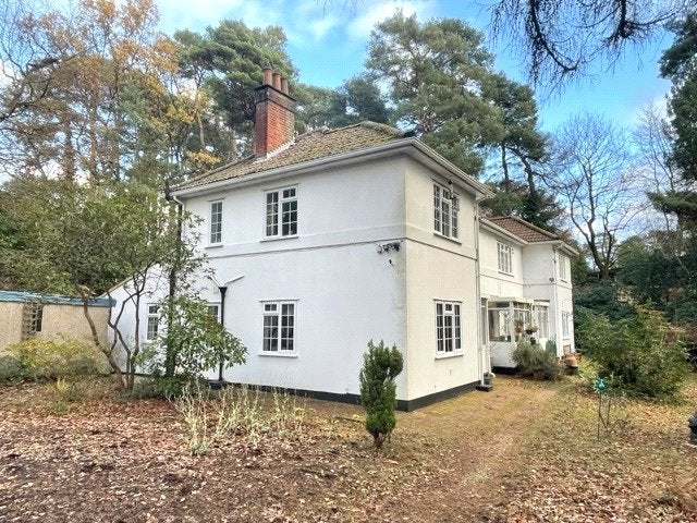 Flat Tekels Park in Surrey Heath